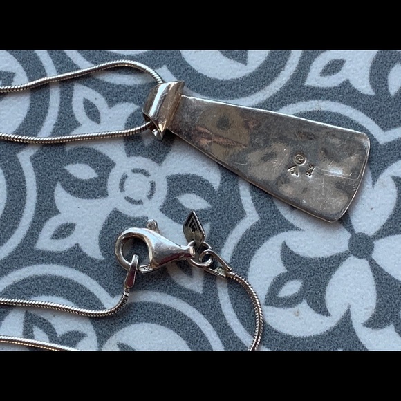 Retired SILPADA hammered silver tie shaped pendant necklace - Picture 4 of 6
